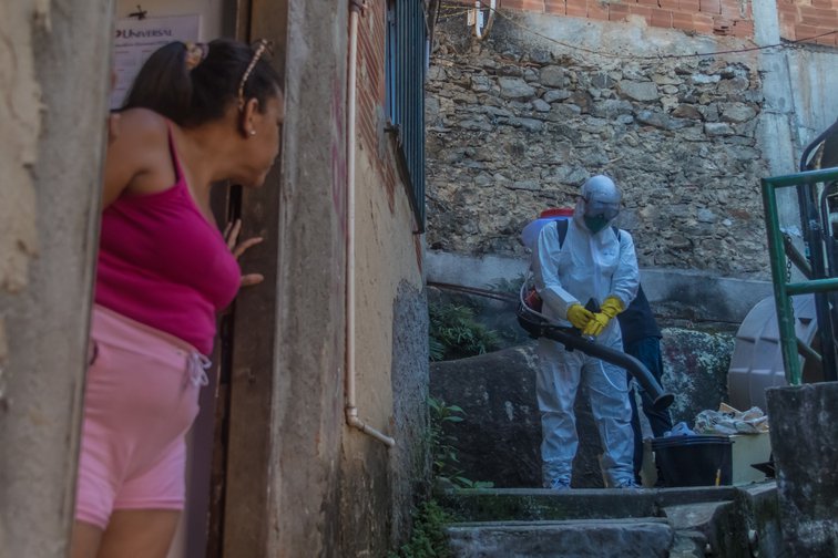 favelas-de-brasil-reportan-alza-del-103-en-casos-covid19-tras-flexibilizacion-de-medidas